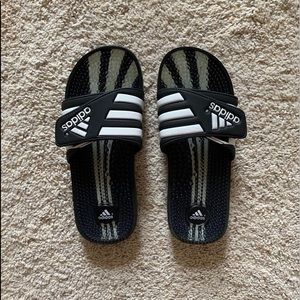 NWOB Women’s Adidas velcro slides